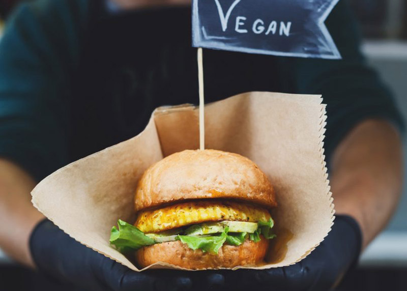 Brasa Away lanza Vegan Brasa, la nueva hamburguesa 100% vegetal